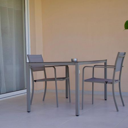 Resitour - Aphrodite Beachfront Pirgos Psilonerou Zimmer foto
