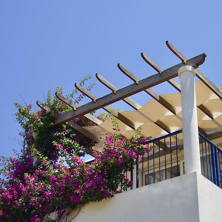 Resitour - Aphrodite Beachfront Pirgos Psilonerou Zimmer foto