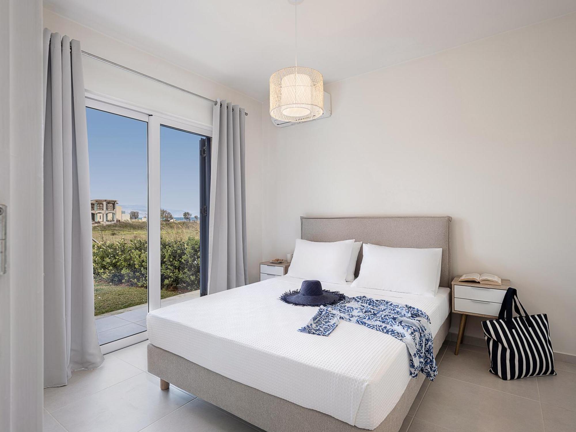 Resitour - Aphrodite Beachfront Pirgos Psilonerou Exterior foto
