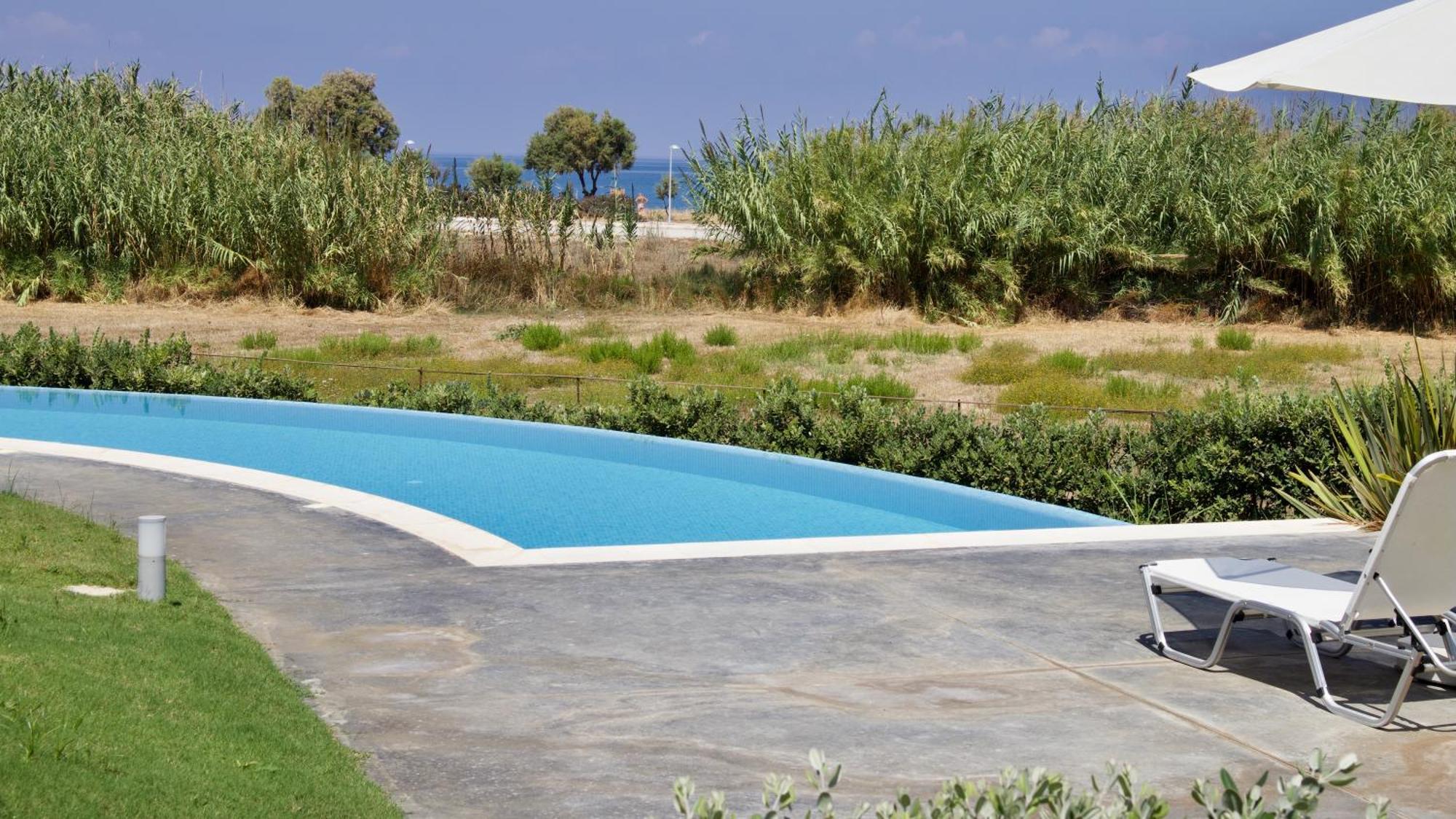 Resitour - Aphrodite Beachfront Pirgos Psilonerou Zimmer foto