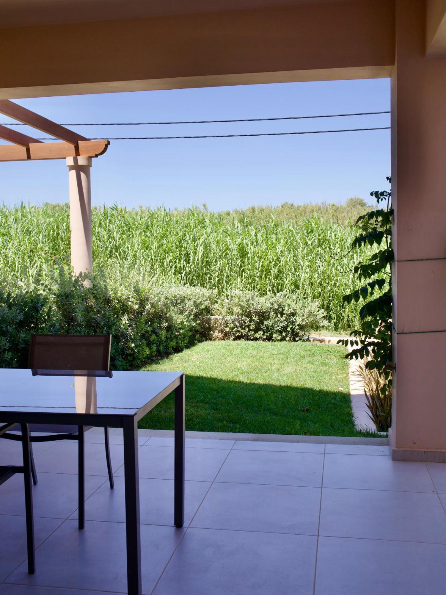 Resitour - Aphrodite Beachfront Pirgos Psilonerou Zimmer foto